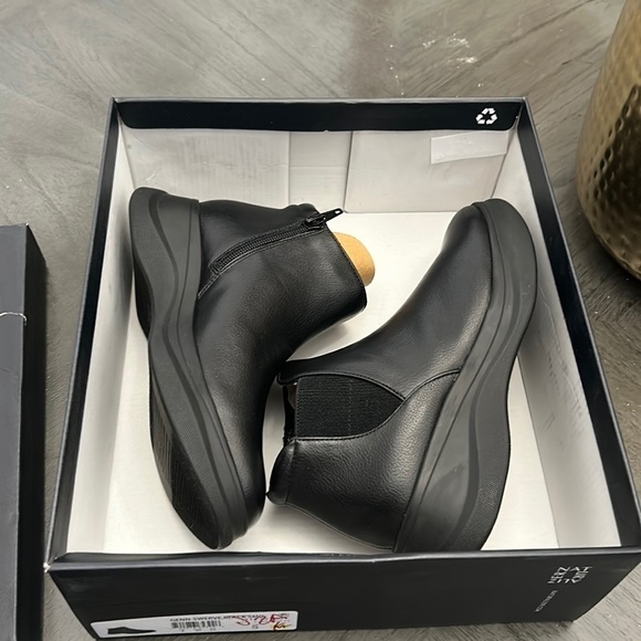 Naturalizer Women's, Genn-Swerve Bootie - Picture 2 of 9